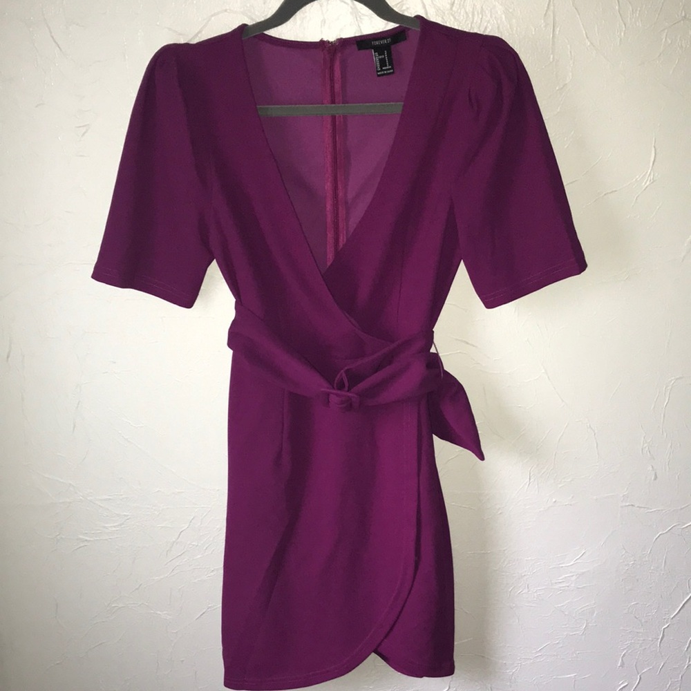 🧡 3/$25 80’s Inspired Purple Belted Dress
